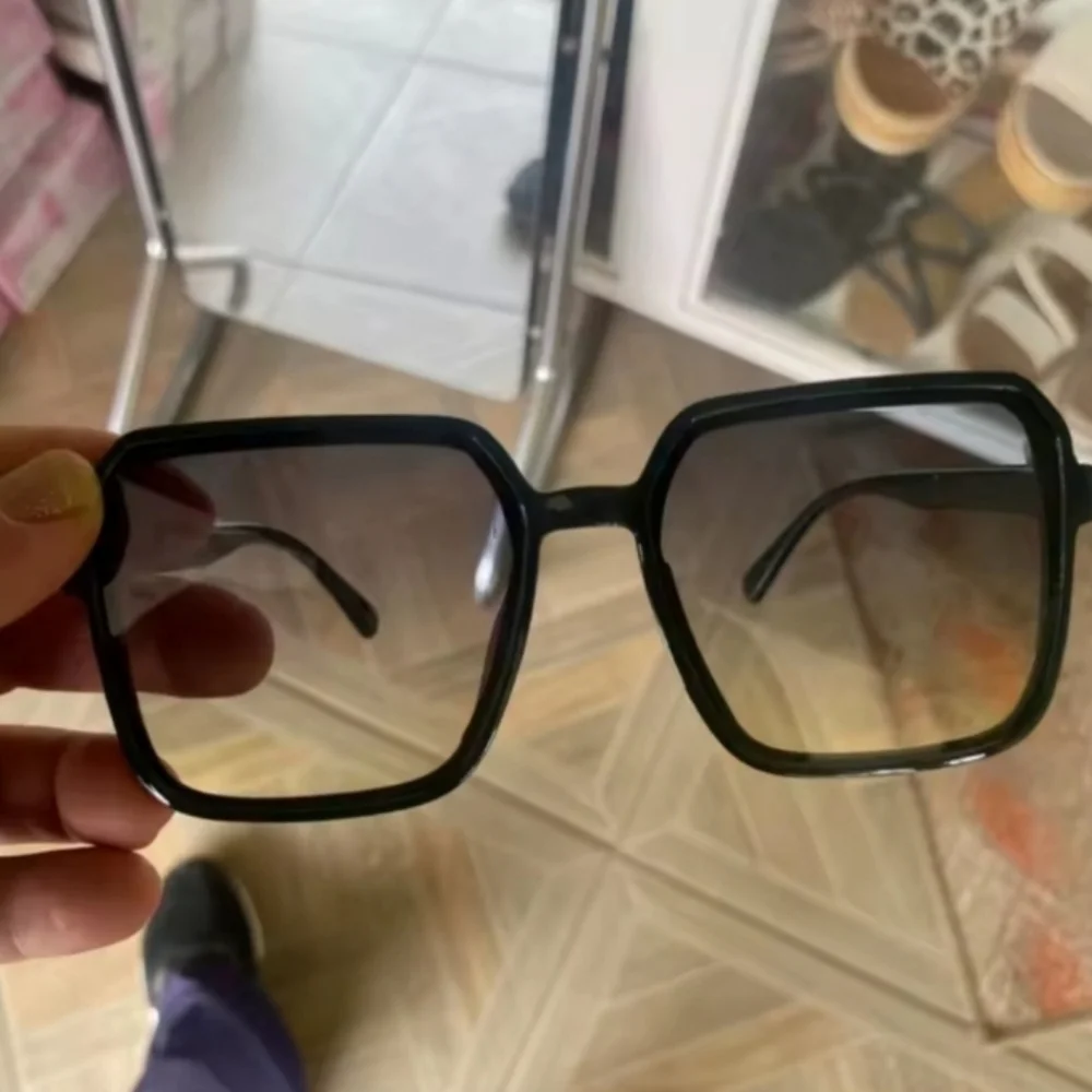 Unisex Stylish Black Square Sunglasses